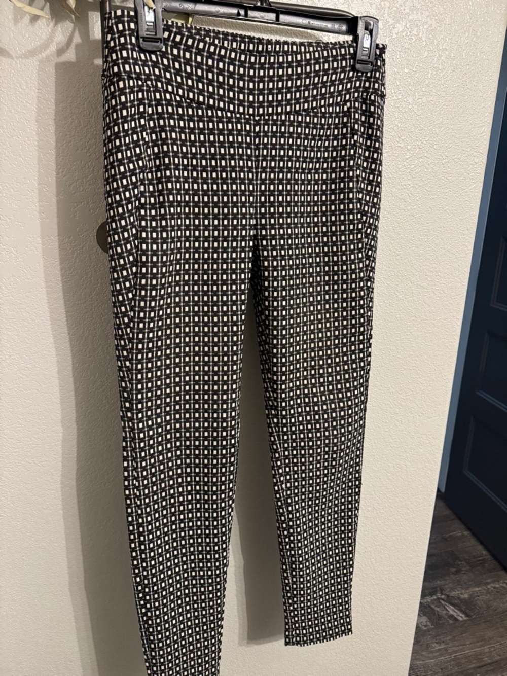 Bar III Black & White Cropped Printed Pants